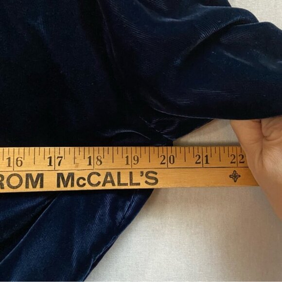 NWT Vintage Flora N. Krooz Lingere Velvet Embroider Lace House coat robe Sz M - Picture 13 of 15